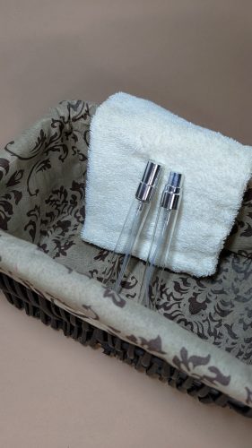 Ezüst kupakos átlátszó üveg mini parfüm